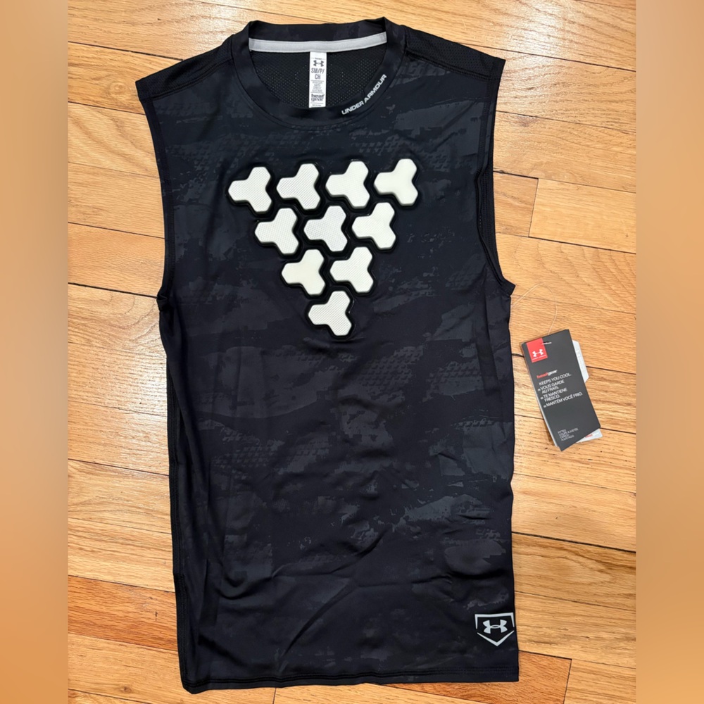 Under Armour Black HeatGear compression sleeveless shirt with padded heart pad-S